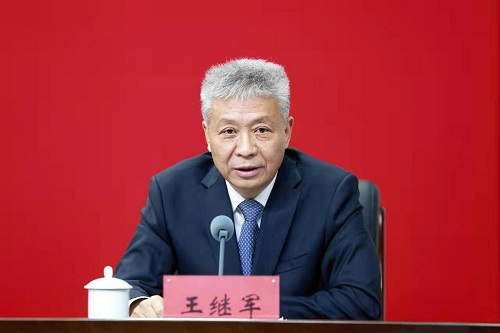 王